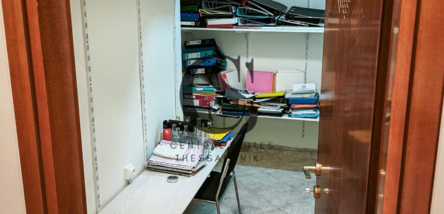 Επαγγελματική Στέγη 110τ.μ. – Ημιόροφος με Ασανσέρ | 4 Χώροι | Μαρτίου – Παλαιά Παραλία