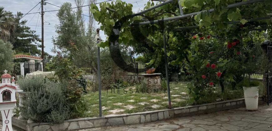 Πωλείται Μονοκατοικία στην ΑΓ.ΤΡΙΑΔΑ 100τ.μ.και 600τ.μ. κήπο 250.000€