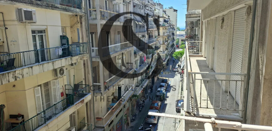 Ενοικιάζεται Πλήρως Ανακαινισμένο Διαμέρισμα 75 τ.μ. – Κέντρο Θεσσαλονίκης | €850/μήνα