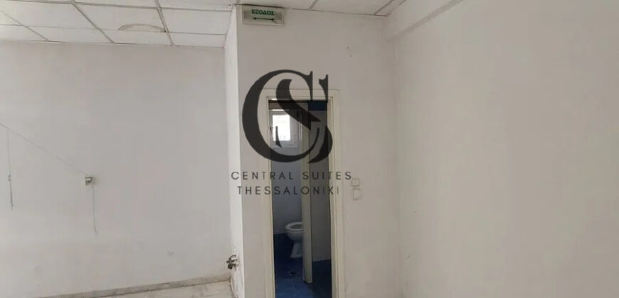 ΕΝΟΙΚΙΑΖΕΤΑΙ ΓΡΑΦΕΙΟ 39 τ.μ. – ΑΝΤΙΓΟΝΙΔΩΝ, ΚΕΝΤΡΟ ΘΕΣΣΑΛΟΝΙΚΗΣ Τιμή: 320€/μήνα